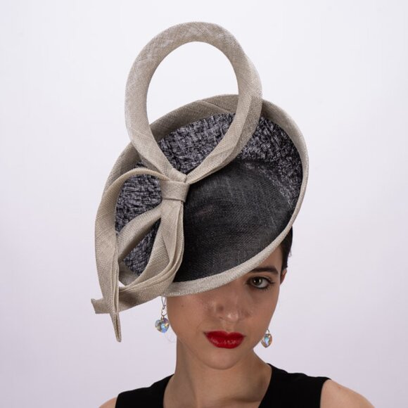 Stunning Black White Fascinator - Picture 2 of 3